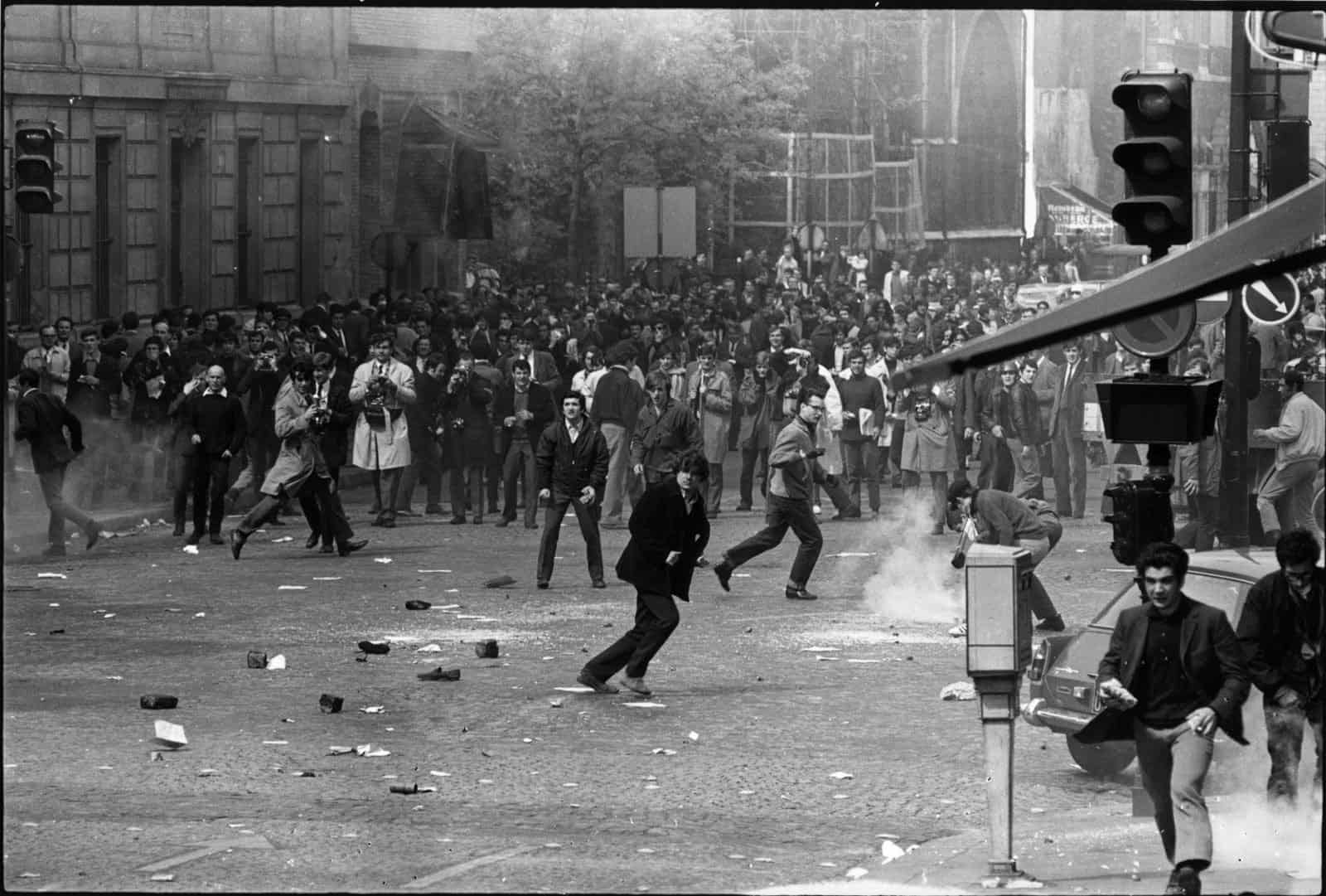 Революция 1960 х. Париж 1968 студенческие бунты. Студенческие протесты США 1968. Студенческие протесты во Франции 1968. Протесты в Париже 1968.