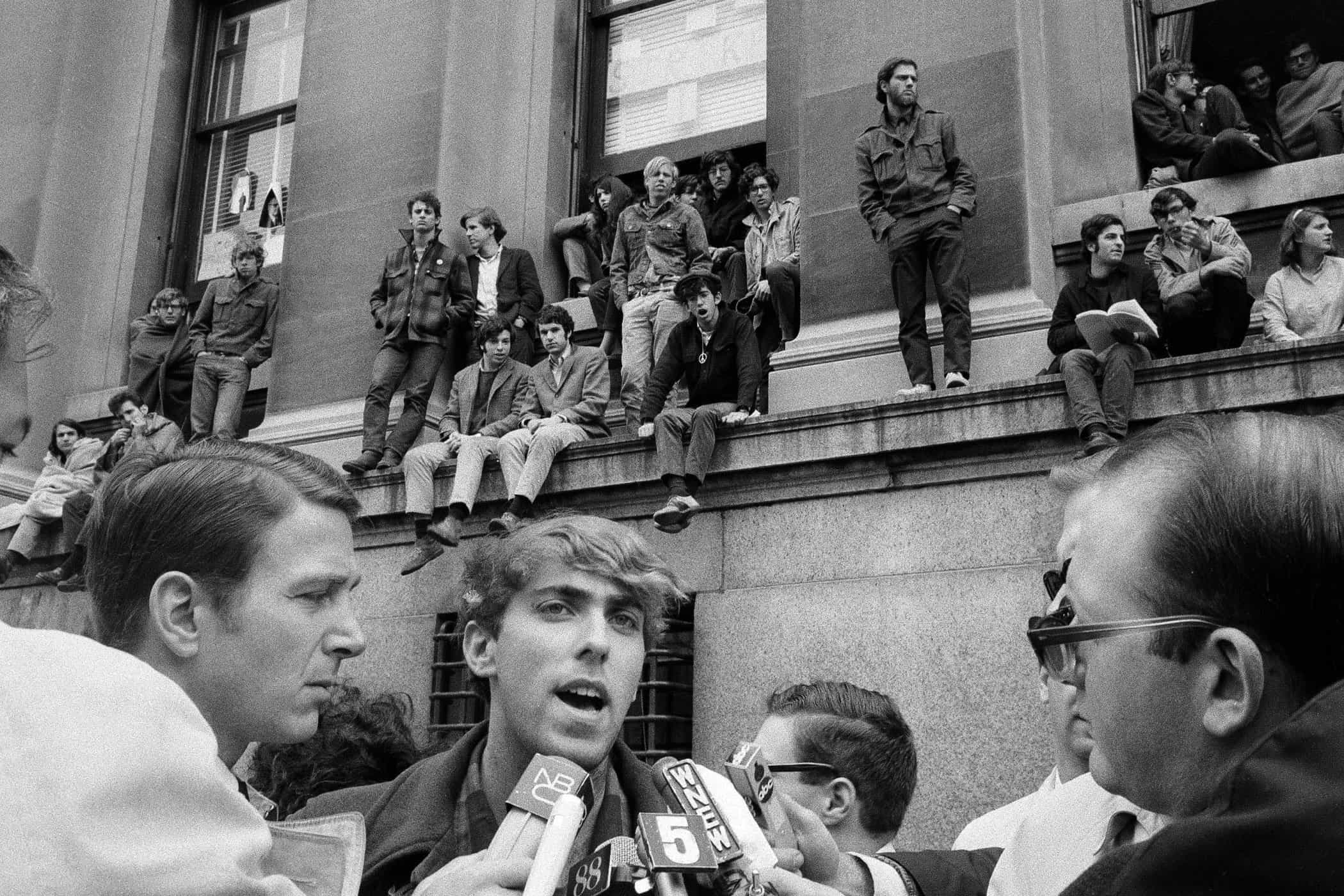 Революция 1960 х. Студенческие протесты США 1968. Сартр май 1968. Студенческие Восстания во Франции 1968. Франция забастовка в парижском университете студентов 1968.