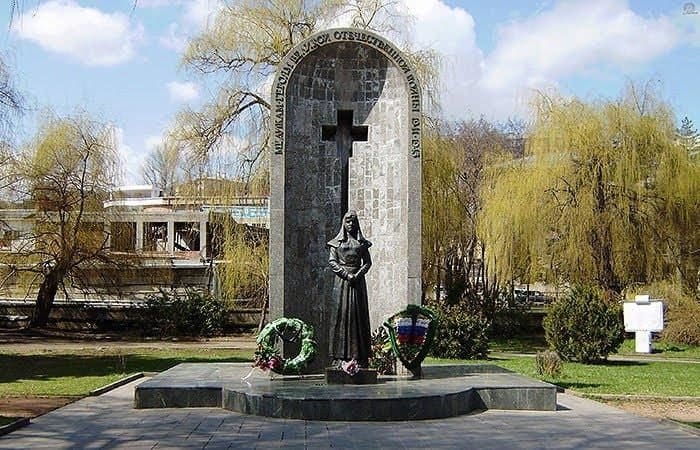Памятник медикам-героям ВОВ 1941-1945 гг.