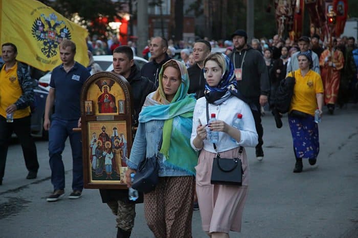 60 тысяч человек прошли крестным ходом в Екатеринбурге в память о Царской семье