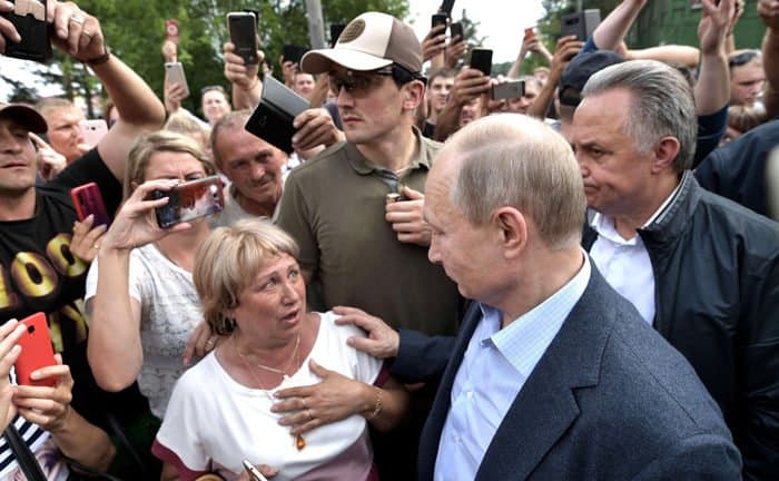 Владимир Путин лично проверил, как помогают в Тулуне пострадавшим от наводнения