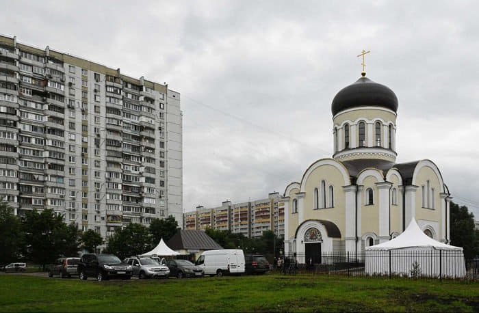 Патриарх Кирилл освятил два новых московских храма