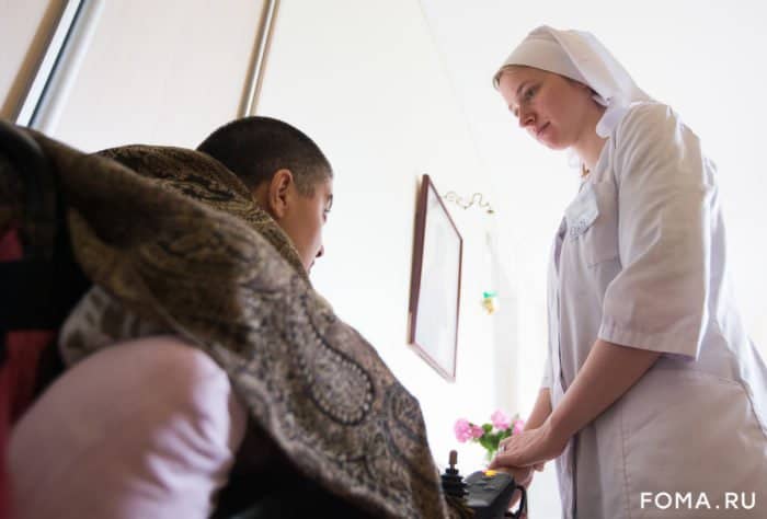 «Проще всего сказать: давайте сделаем эвтаназию». Монолог русской медсестры из Новой Зеландии, которая помогает умирающим в Москве