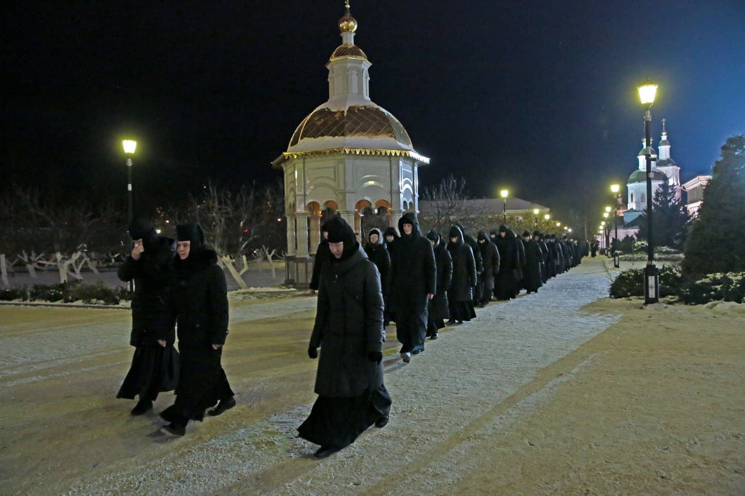 В дивеево божья матерь небе. Дивеево монастырь явление Богородицы. Дивеево монастырь явление Пресвятой Богородицы. Явление Богородицы в Дивеево 2017. Явление Богородицы в Дивеево 2022.