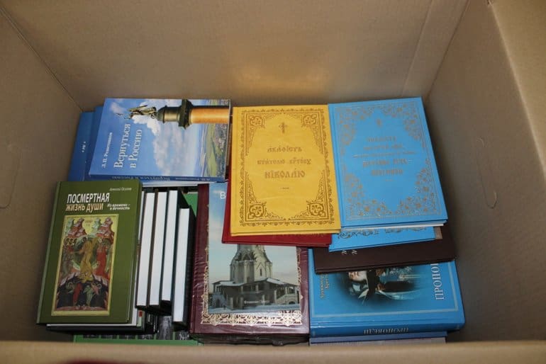Калужская епархия передала духовную литературу для пациентов ковид-отделений