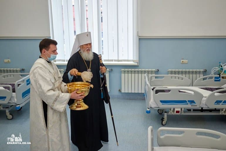 Одесская епархия передала медикам 20 кислородных концентраторов