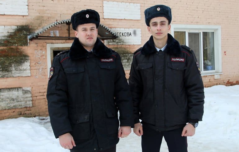 Орловские полицейские помогли семье и медикам, отравившимся угарным газом