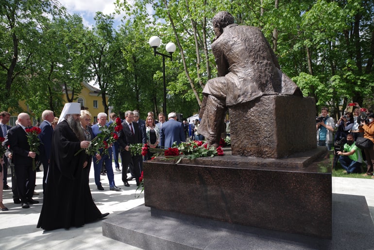 Памятник сахарову в санкт петербурге фото