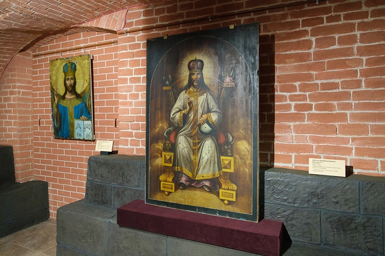 На выставке в Петербурге показывают работы русского иконописца без рук