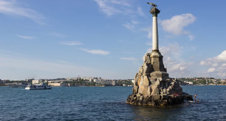 Церковные архивы помогли ученым установить имена более 2000 защитников Севастополя