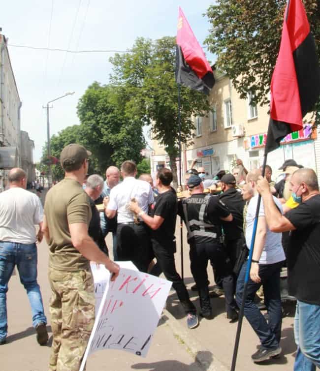 В Украинской Церкви призвали мировое сообщество осудить избиение верующих в Нежине