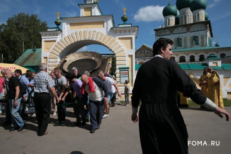 В Тутаеве на Крестный ход вышел весь город. Фотоистория Владимира Ештокина