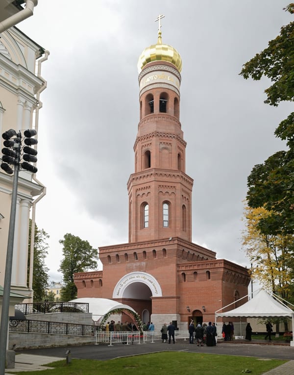 Восстановление спб. Колокольня Новодевичьего монастыря в Санкт-Петербурге. Воскресенский Новодевичий монастырь Санкт-Петербург колокольня. Исидоровская колокольня Новодевичьего монастыря. Колокольня Новодевичьего монастыря СПБ Московский проспект.