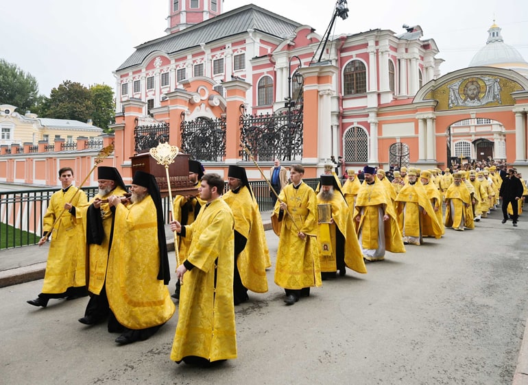 Патриарх Кирилл возглавил в Петербурге торжества в честь 800-летия святого Александра Невского