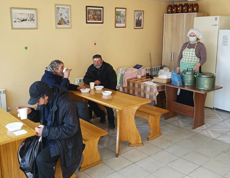 При кафедральном соборе Владивостока открылась благотворительная столовая