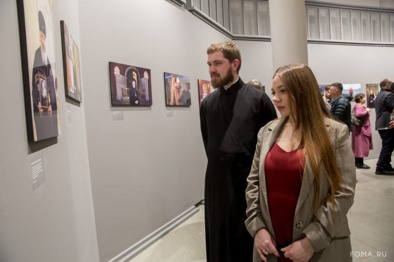 «Дивная галерея человеческих лиц, за которыми угадывается и характер, и непростая судьба»: открылась уникальная фотовыставка священника Игоря Палкина